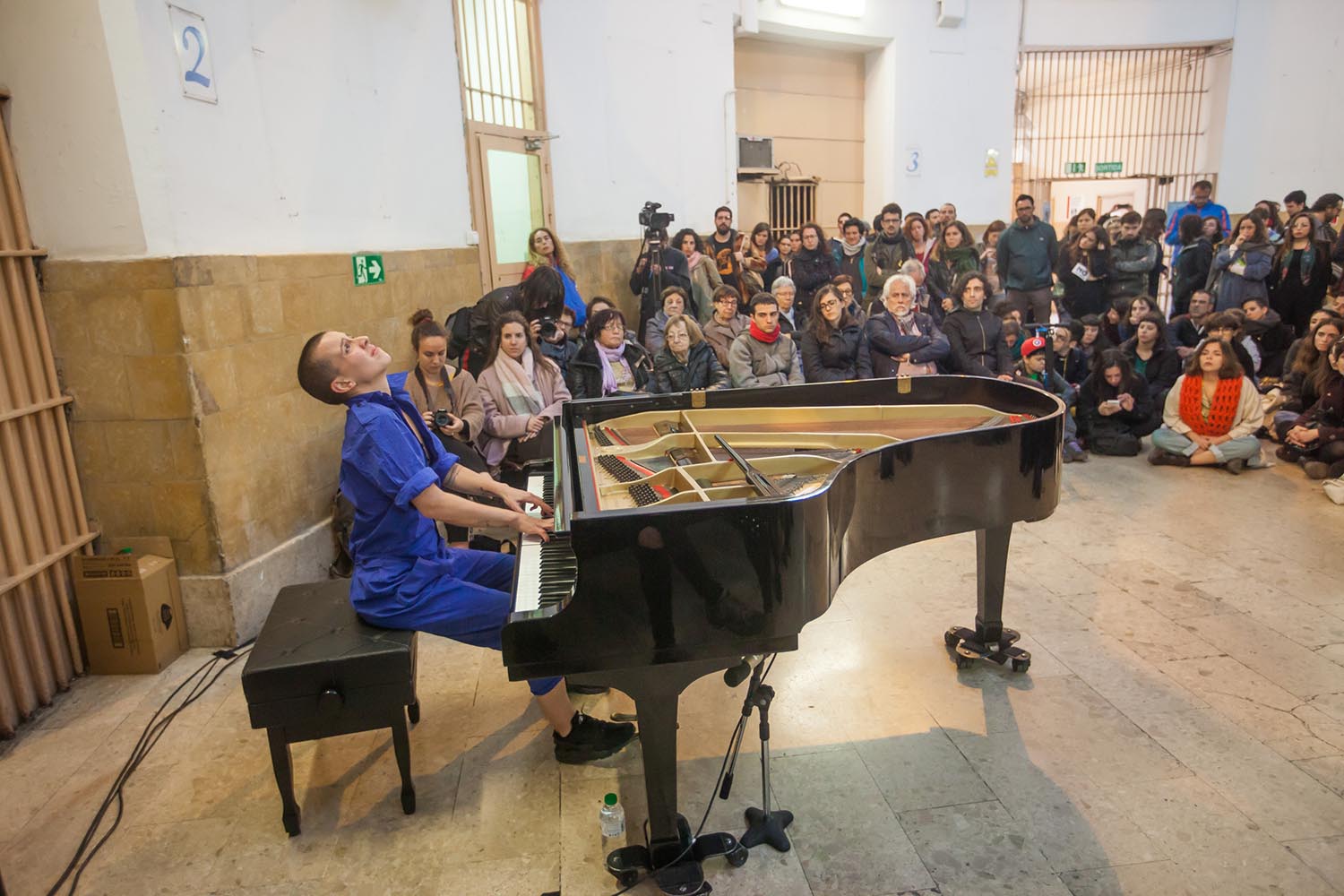 POLITICA
OTROS ESCENARIOS POSIBLES

VEUS EMMORDASSADES - VOCES AMORDAZADAS
PRISION MODEL MODELO DE BARCELONA
LA LIBERTAD DE EXPRESION EN LA PRISION
NO CALLAREM

CONCIERTO  DE PIANO SOLO
CLARA PEYA
COLABORACION VALTONYC

FOTO MARTI FRADERA