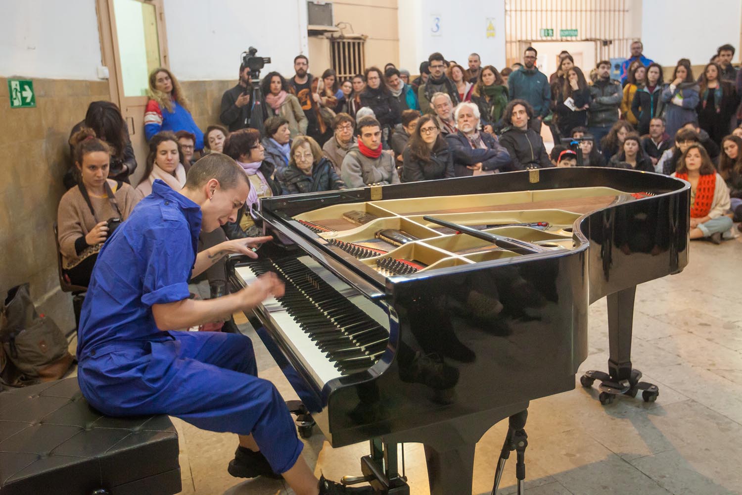 POLITICA
OTROS ESCENARIOS POSIBLES

VEUS EMMORDASSADES - VOCES AMORDAZADAS
PRISION MODEL MODELO DE BARCELONA
LA LIBERTAD DE EXPRESION EN LA PRISION
NO CALLAREM

CONCIERTO  DE PIANO SOLO
CLARA PEYA
COLABORACION VALTONYC

FOTO MARTI FRADERA