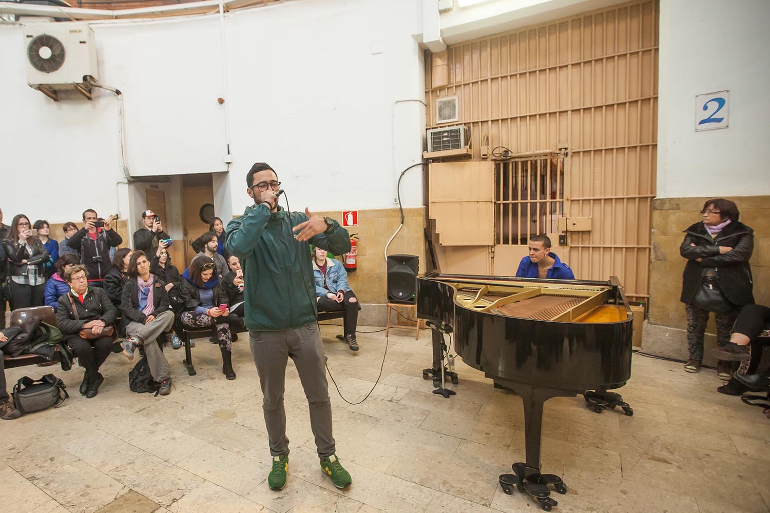 POLITICA
OTROS ESCENARIOS POSIBLES

VEUS EMMORDASSADES - VOCES AMORDAZADAS
PRISION MODEL MODELO DE BARCELONA
LA LIBERTAD DE EXPRESION EN LA PRISION
NO CALLAREM

CONCIERTO  DE PIANO SOLO
CLARA PEYA
COLABORACION VALTONYC

FOTO MARTI FRADERA