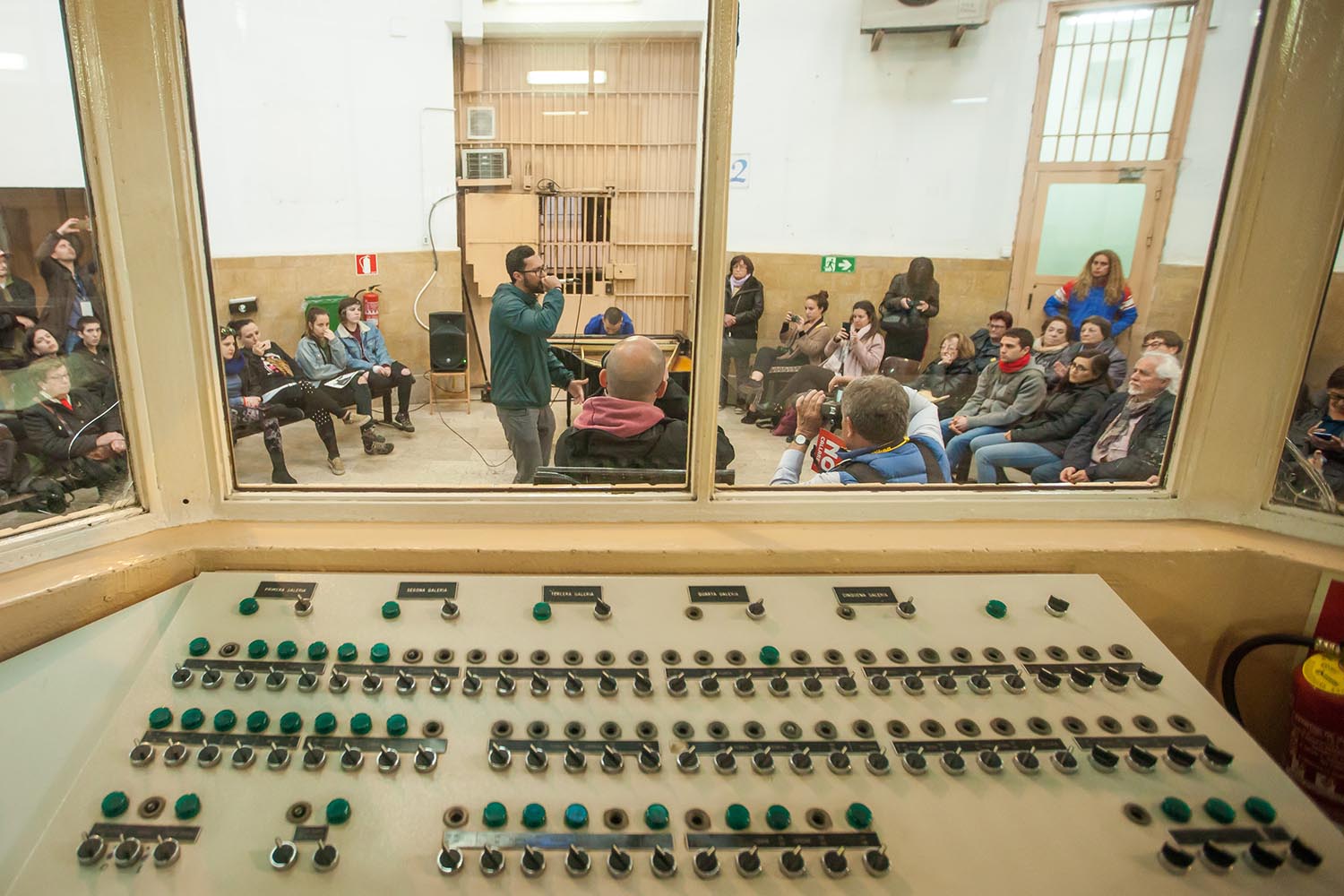 POLITICA
OTROS ESCENARIOS POSIBLES

VEUS EMMORDASSADES - VOCES AMORDAZADAS
PRISION MODEL MODELO DE BARCELONA
LA LIBERTAD DE EXPRESION EN LA PRISION
NO CALLAREM

CONCIERTO  DE PIANO SOLO
CLARA PEYA
COLABORACION VALTONYC

FOTO MARTI FRADERA