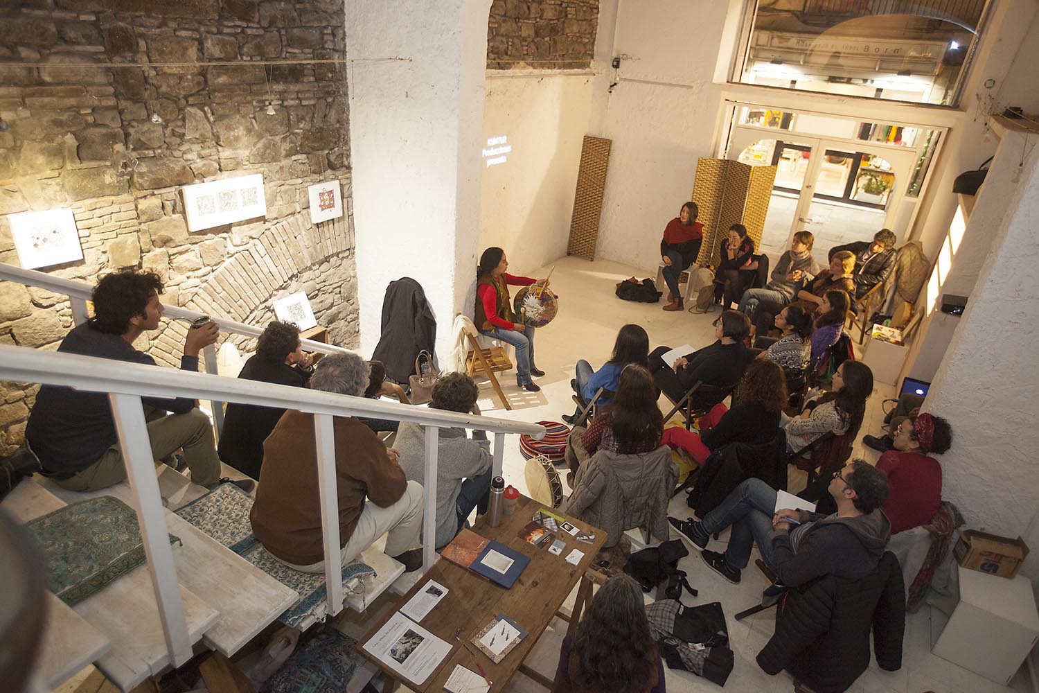 ICULT
REPORTAJE SECCION NANDO CRUZ
OTROS ESCENARIOS POSIBLES
LA CANTANTE ARGENTINA MARIANA CARRIZO HACE UN TALLER DE COPLA ANDINA EN EL ESPAI KU
FOTO MARTI FRADERA