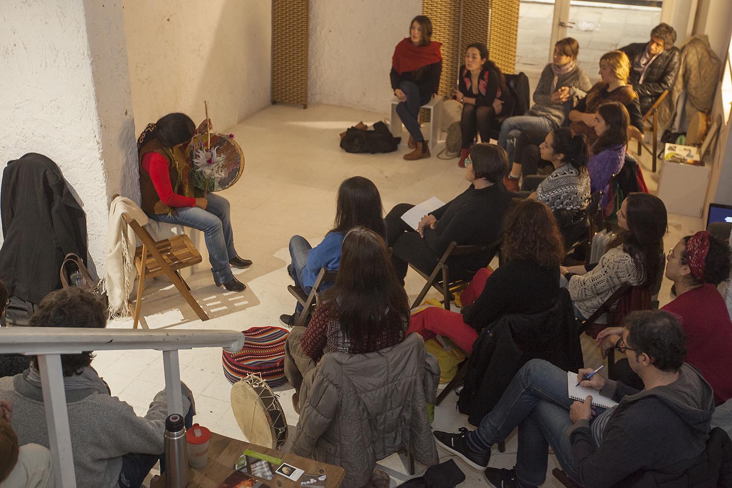 ICULT
REPORTAJE SECCION NANDO CRUZ
OTROS ESCENARIOS POSIBLES
LA CANTANTE ARGENTINA MARIANA CARRIZO HACE UN TALLER DE COPLA ANDINA EN EL ESPAI KU
FOTO MARTI FRADERA