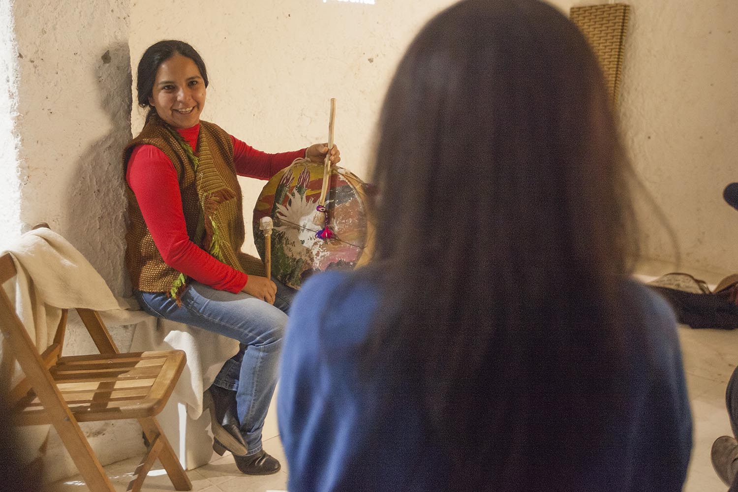 ICULT
REPORTAJE SECCION NANDO CRUZ
OTROS ESCENARIOS POSIBLES
LA CANTANTE ARGENTINA MARIANA CARRIZO HACE UN TALLER DE COPLA ANDINA EN EL ESPAI KU
FOTO MARTI FRADERA