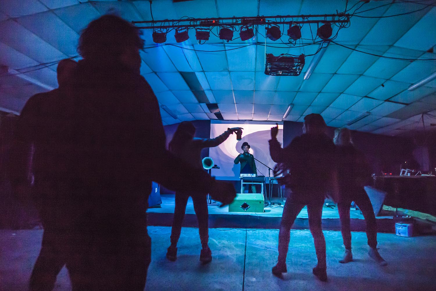 OTROS ESCENARIOS POSIBLES
15-02-2019
FESTIVAL CYBERPUNK 2019
CENTRE SOCIAL OKUPAT EL KOLE - VALL D'HEBRON BARCELONA
CONCIERTOS, CHARLAS Y ACTIVIDADES CULTURALES EN UNA ANTIGUA ESCUELA OKUPADA
FOTO MARTI FRADERA