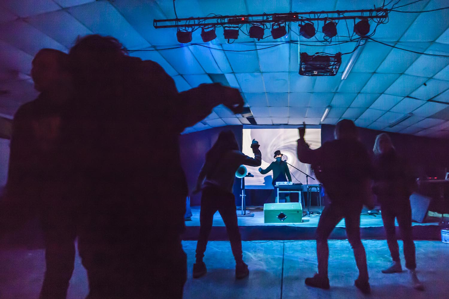 OTROS ESCENARIOS POSIBLES
15-02-2019
FESTIVAL CYBERPUNK 2019
CENTRE SOCIAL OKUPAT EL KOLE - VALL D'HEBRON BARCELONA
CONCIERTOS, CHARLAS Y ACTIVIDADES CULTURALES EN UNA ANTIGUA ESCUELA OKUPADA
FOTO MARTI FRADERA