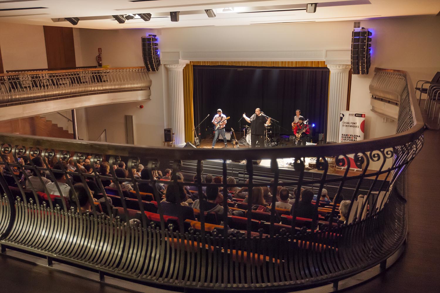 OTROS ESCENARIOS POSIBLES
EL CONJUNTO A CONTRA BLUES - ACONTRA BLUES - ACTUA EN EL FESTIVAL BARCELONA DISTRICTE CULTURAL - CIRCUITO CULTURAL EN LOS BARRIOS - EN EL CASAL DE LA FONT DEN FARGUES - HORTA - EN BARCELONA
FOTO MARTI FRADERA