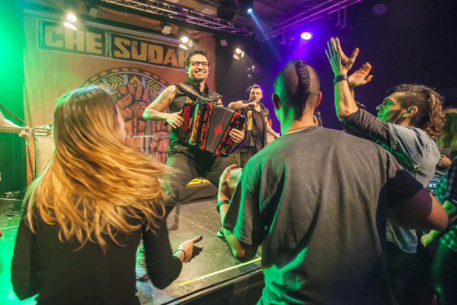 OTROS ESCENARIOS POSIBLES12/01/2019CONCIERTO GRUPO CHE SUDAKA EN ESPAI JOVE BOCA NORD DEL CARMEL BARCELONAVIDEO:  https://youtu.be/Is5EkOpNudoFOTO MARTI FRADERA