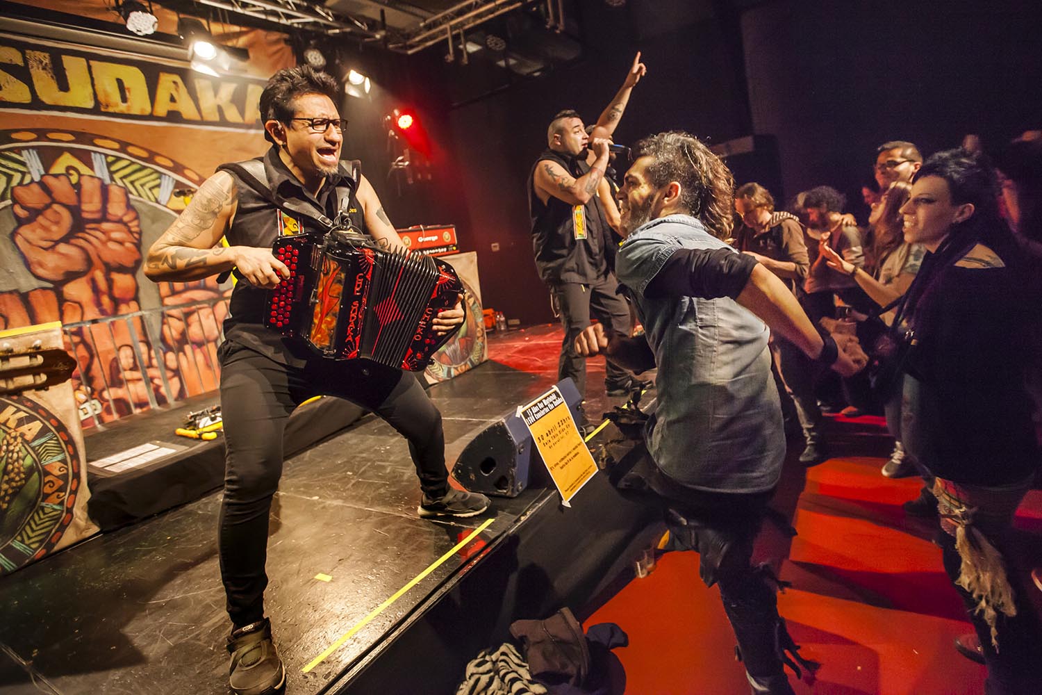 OTROS ESCENARIOS POSIBLES12/01/2019CONCIERTO GRUPO CHE SUDAKA EN ESPAI JOVE BOCA NORD DEL CARMEL BARCELONAVIDEO:  https://youtu.be/Is5EkOpNudoFOTO MARTI FRADERA