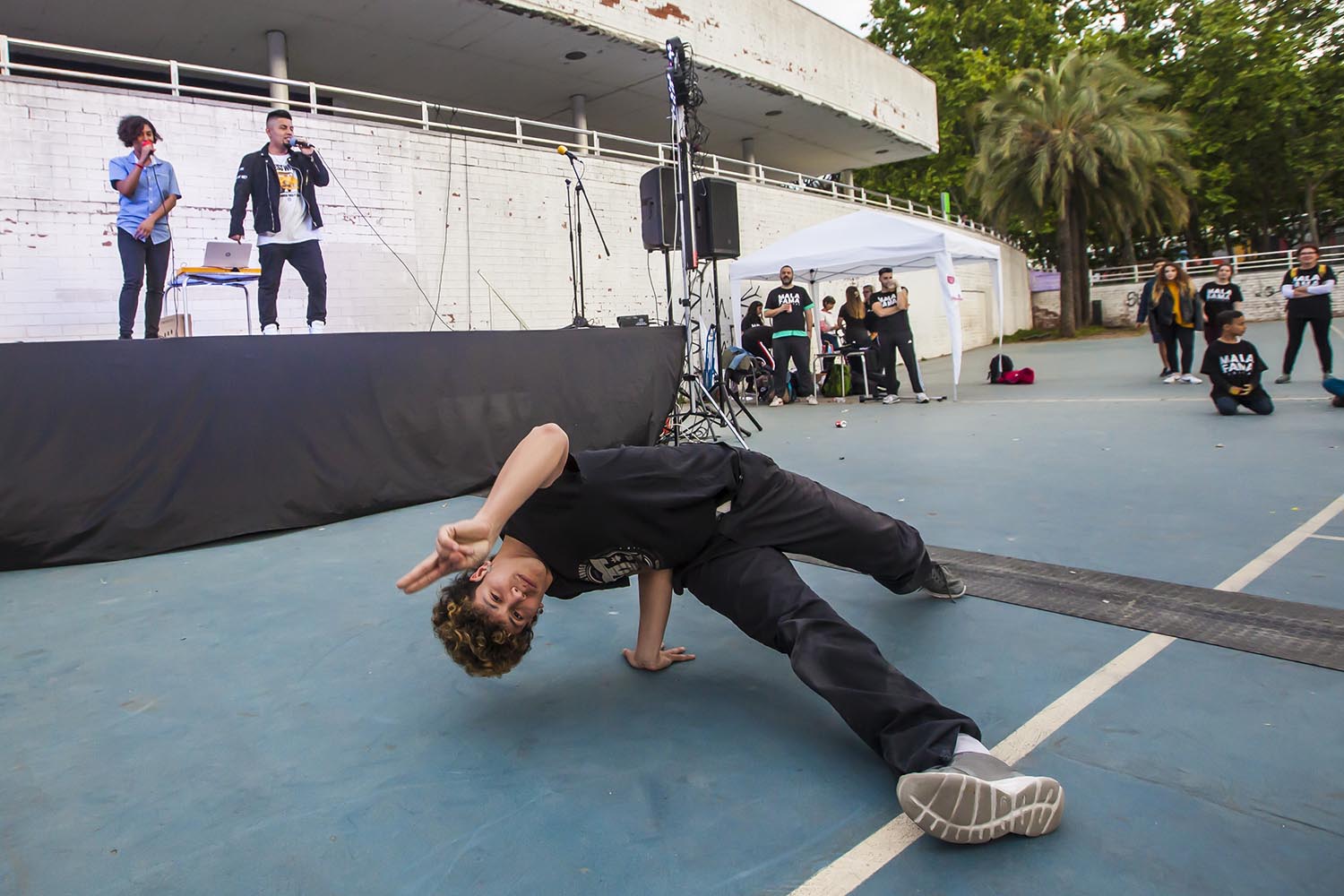 ICULT OTROS ESCENARIOS POSIBLES
10-05-2019
FESTIVAL MALA FAMA
JOVENES RAPEROS - SKATERS - GRAFITEROS EN EL BARRIO DE LA TRINITAT
PARC DE LA TRINITAT
FOTO MARTI FRADERA