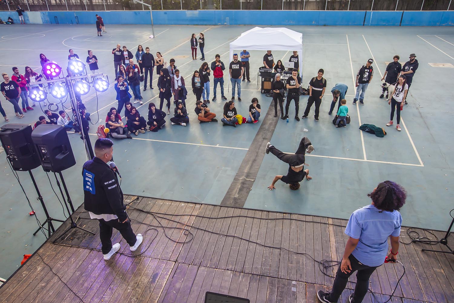 ICULT OTROS ESCENARIOS POSIBLES
10-05-2019
FESTIVAL MALA FAMA
JOVENES RAPEROS - SKATERS - GRAFITEROS EN EL BARRIO DE LA TRINITAT
PARC DE LA TRINITAT
FOTO MARTI FRADERA