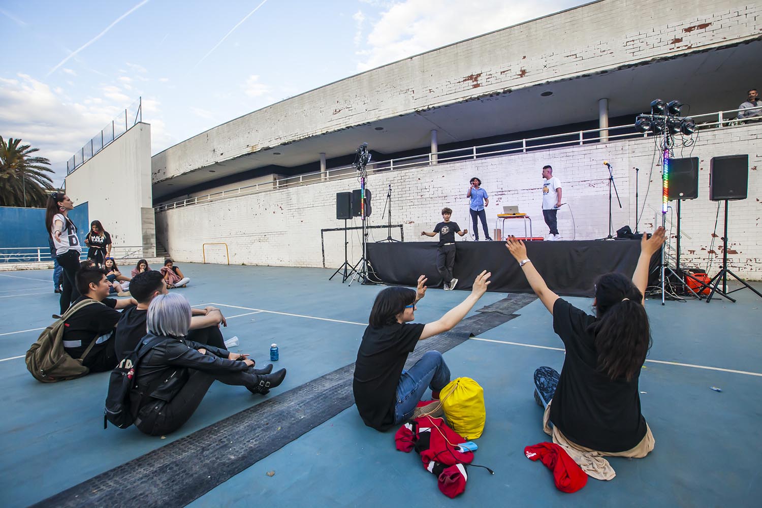 ICULT OTROS ESCENARIOS POSIBLES
10-05-2019
FESTIVAL MALA FAMA
JOVENES RAPEROS - SKATERS - GRAFITEROS EN EL BARRIO DE LA TRINITAT
PARC DE LA TRINITAT
FOTO MARTI FRADERA