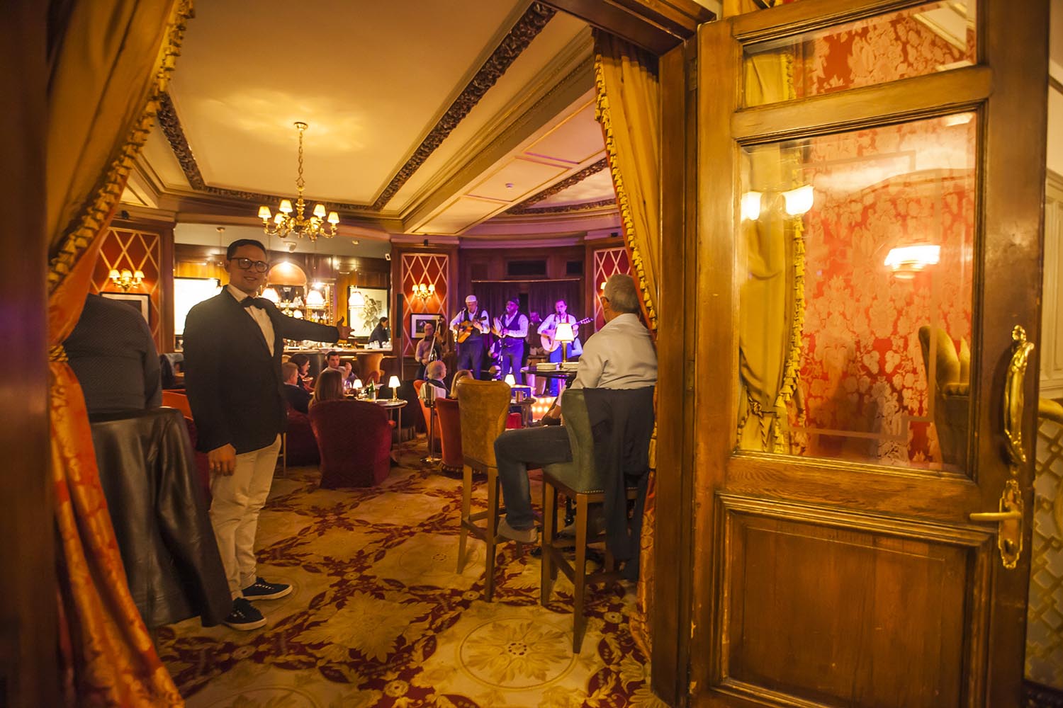 ICULT
OTROS ESCENARIOS POSIBLES
10-05-2019
ACTUACION RAY CUZA AND SEPTETO SAZONANDO EN EL BAR DEL HOTEL LE PALACE EN BARCELONA
FOTO MARTI FRADERA