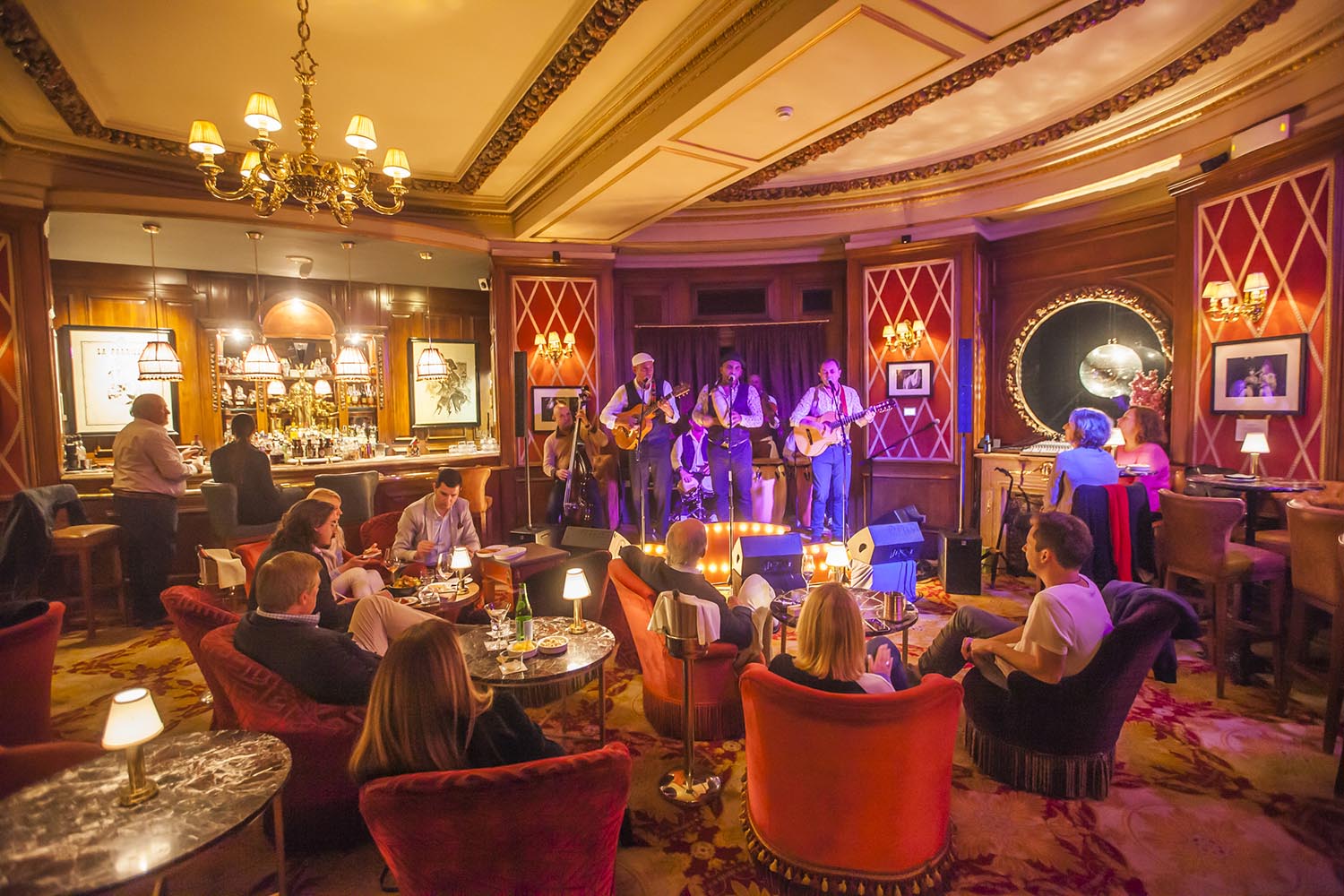 ICULT
OTROS ESCENARIOS POSIBLES
10-05-2019
ACTUACION RAY CUZA AND SEPTETO SAZONANDO EN EL BAR DEL HOTEL LE PALACE EN BARCELONA
FOTO MARTI FRADERA