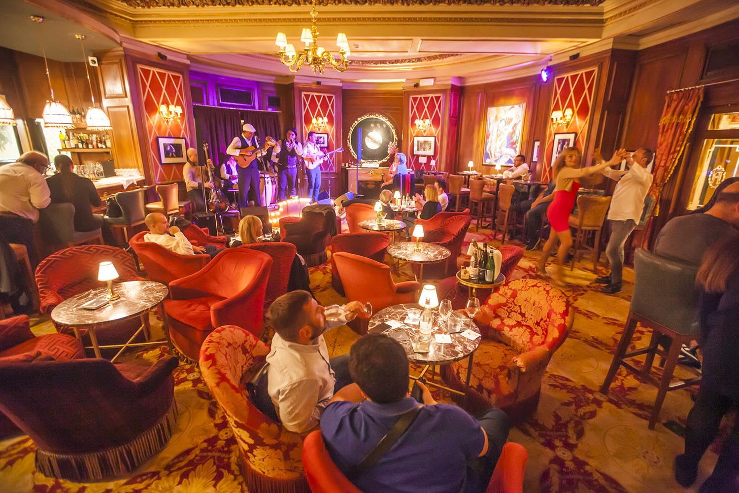 ICULT
OTROS ESCENARIOS POSIBLES
10-05-2019
ACTUACION RAY CUZA AND SEPTETO SAZONANDO EN EL BAR DEL HOTEL LE PALACE EN BARCELONA
FOTO MARTI FRADERA