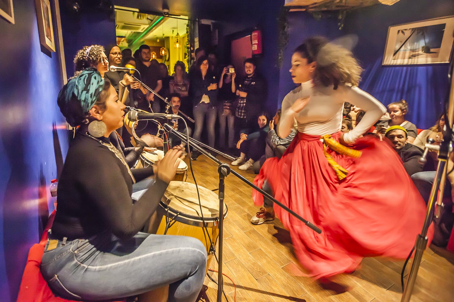 ICULT OTROS ESCENARIOS POSIBLES
09-03-2019
CONCIERTO DEL GRUPO DE PERCUSION PUERTORRIQUEÑA MANCHA ' E PLATANO EN EL BAR AGUANILE EN EL POBLE SEC BARCELONA
FOTO MARTI FRADERA