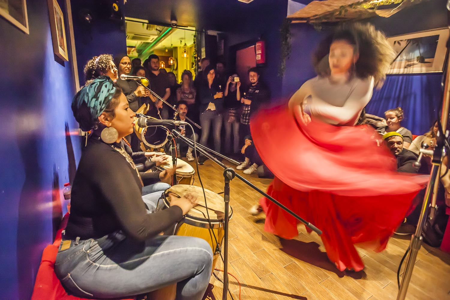 ICULT OTROS ESCENARIOS POSIBLES
09-03-2019
CONCIERTO DEL GRUPO DE PERCUSION PUERTORRIQUEÑA MANCHA ' E PLATANO EN EL BAR AGUANILE EN EL POBLE SEC BARCELONA
FOTO MARTI FRADERA