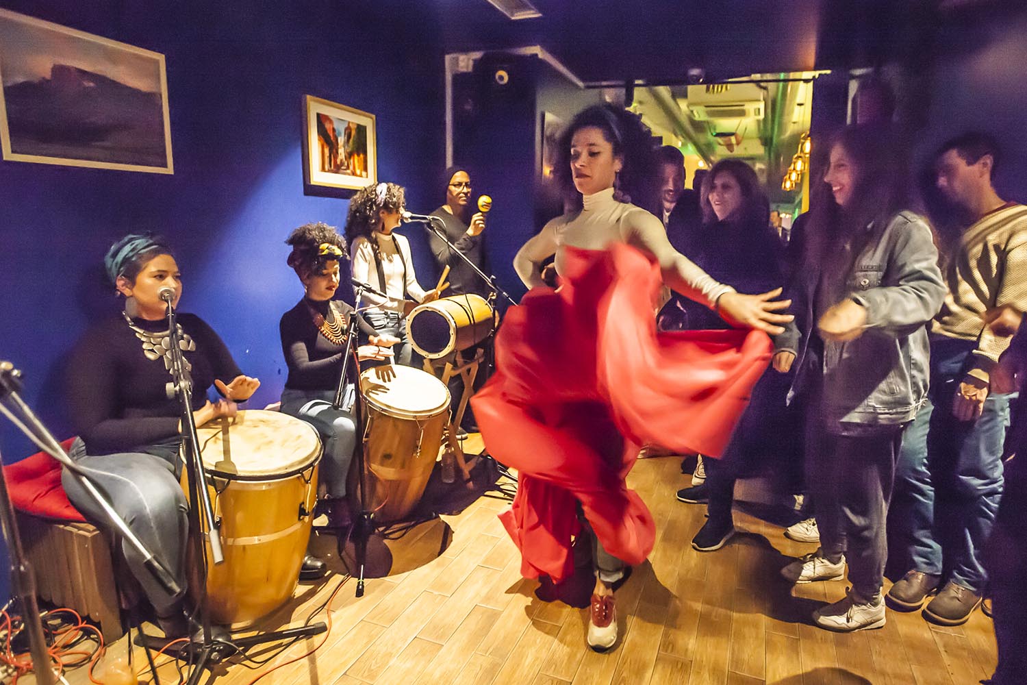 ICULT OTROS ESCENARIOS POSIBLES
09-03-2019
CONCIERTO DEL GRUPO DE PERCUSION PUERTORRIQUEÑA MANCHA ' E PLATANO EN EL BAR AGUANILE EN EL POBLE SEC BARCELONA
FOTO MARTI FRADERA