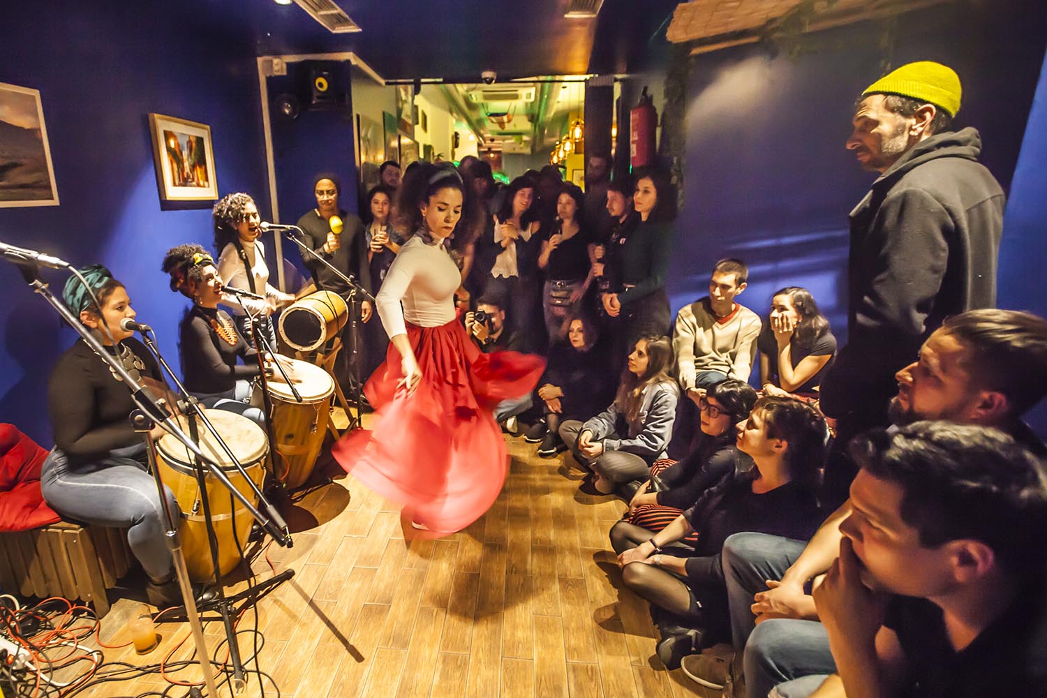 ICULT OTROS ESCENARIOS POSIBLES
09-03-2019
CONCIERTO DEL GRUPO DE PERCUSION PUERTORRIQUEÑA MANCHA ' E PLATANO EN EL BAR AGUANILE EN EL POBLE SEC BARCELONA
FOTO MARTI FRADERA