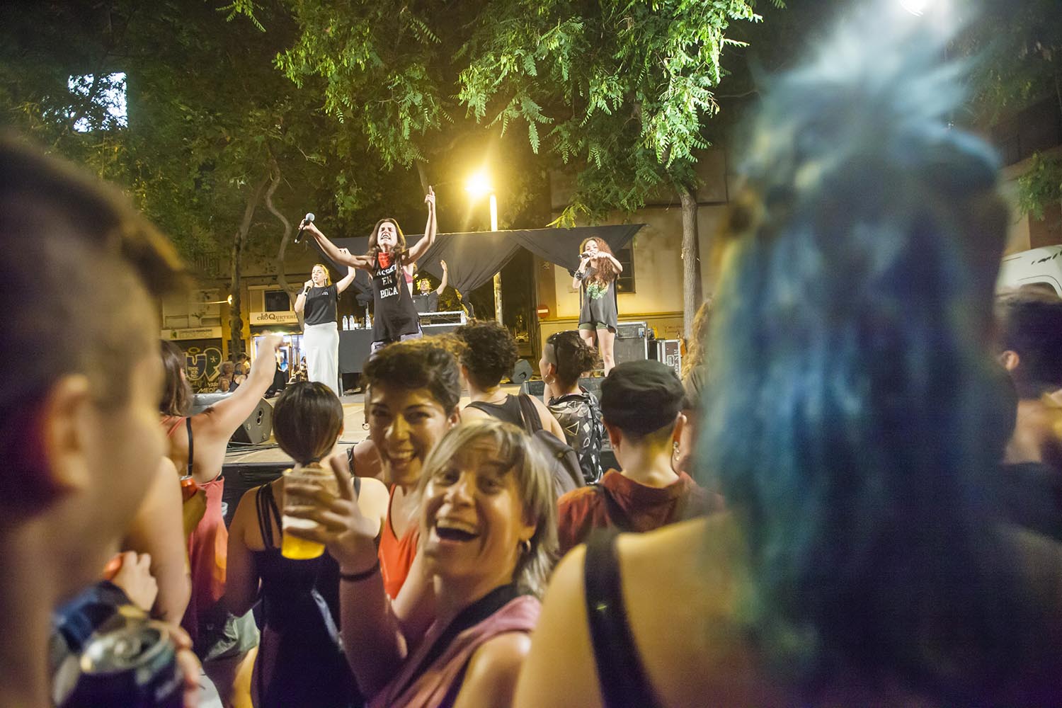 OTROS ESCENARIOS POSIBLESMACHETE EN BOCACONCIERTO EN LA PLAZA DEL SORTIDOR DEL POBLE SECFESTA MAJOR DEL POBLE SECFOTO MARTI FRADERA