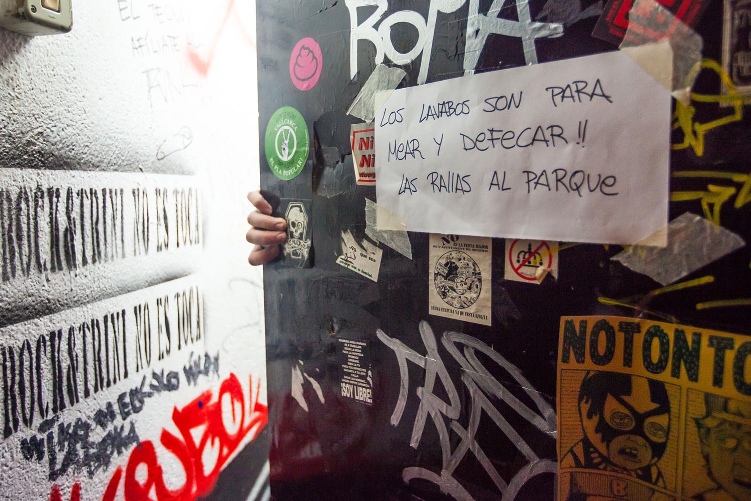 ICULT OTROS ESCENARIOS POSIBLESFIESTA POSTNIT BILLY'S MAGVIA FAVENCIA 411 BARCELONAFOTO MARTI FRADERA