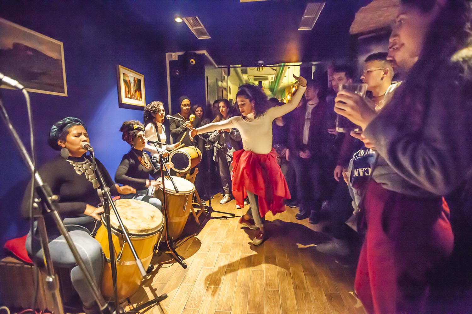 ICULT OTROS ESCENARIOS POSIBLES
09-03-2019
CONCIERTO DEL GRUPO DE PERCUSION PUERTORRIQUEÑA MANCHA ' E PLATANO EN EL BAR AGUANILE EN EL POBLE SEC BARCELONA
FOTO MARTI FRADERA