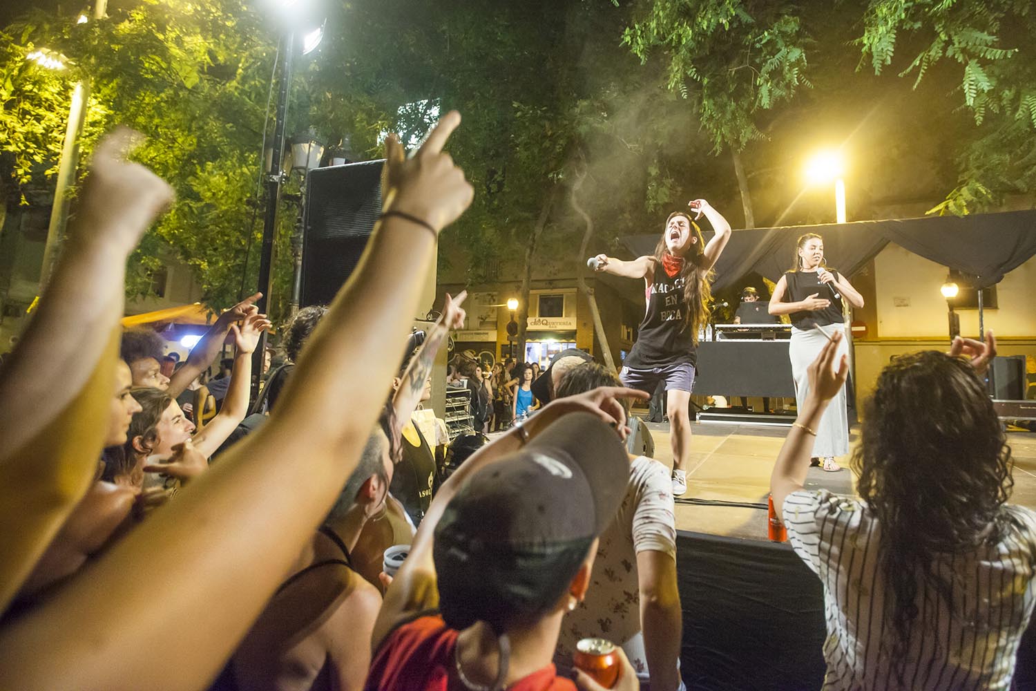 OTROS ESCENARIOS POSIBLESMACHETE EN BOCACONCIERTO EN LA PLAZA DEL SORTIDOR DEL POBLE SECFESTA MAJOR DEL POBLE SECFOTO MARTI FRADERA