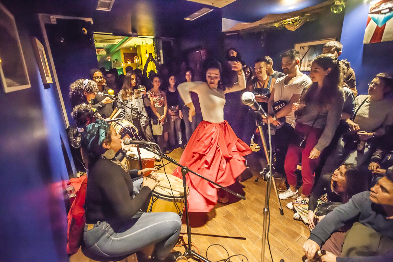 ICULT OTROS ESCENARIOS POSIBLES
09-03-2019
CONCIERTO DEL GRUPO DE PERCUSION PUERTORRIQUEÑA MANCHA ' E PLATANO EN EL BAR AGUANILE EN EL POBLE SEC BARCELONA
FOTO MARTI FRADERA