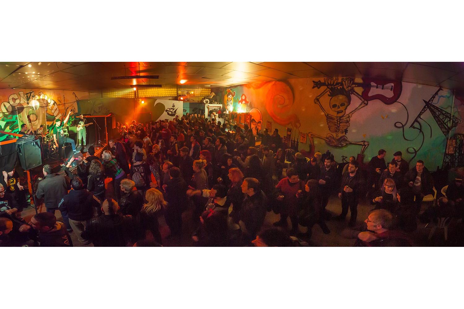 ICULT OTROS ESCENARIOS POSIBLESFIESTA POSTNIT BILLY'S MAGVIA FAVENCIA 411 BARCELONAFOTO MARTI FRADERA