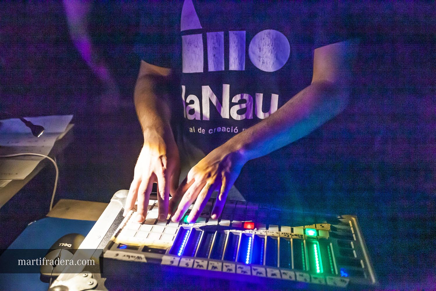 ICULT - OTROS ESCENARIOS POSIBLES
31-03-2019

CONCIERTO DE GRUPOS CUBANOS COMPOTA DE MANANA Y ANGEL YOS EN LA SALA LA NAU EN POBLENOU BARCELONA

FOTO:

MARTI FRADERA BOHERA
FOTOGRAF
+34 658 500 306
martifradera@gmail.com
www.noupunt.com
www.martifradera.com
Instagram @martifraderabohera