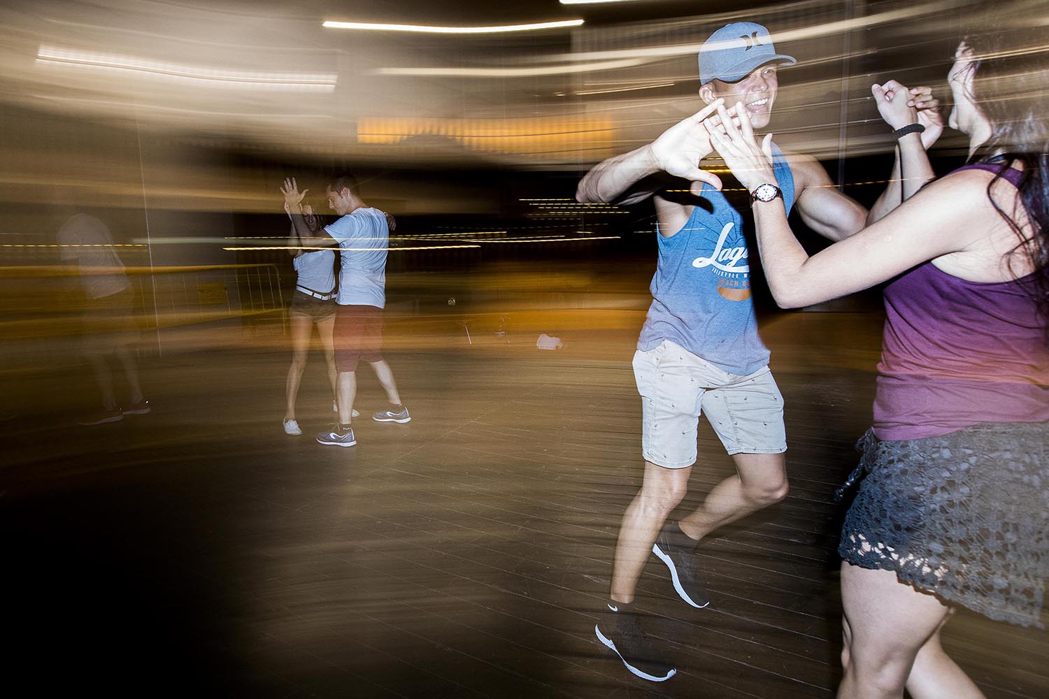 Barcelona 04/09/2019 icult Sessió de ball de música cubana a càrrec de DJ La Pantera i el col.lectiu Street Timba en Canyelles Foto Ferran Nadeu