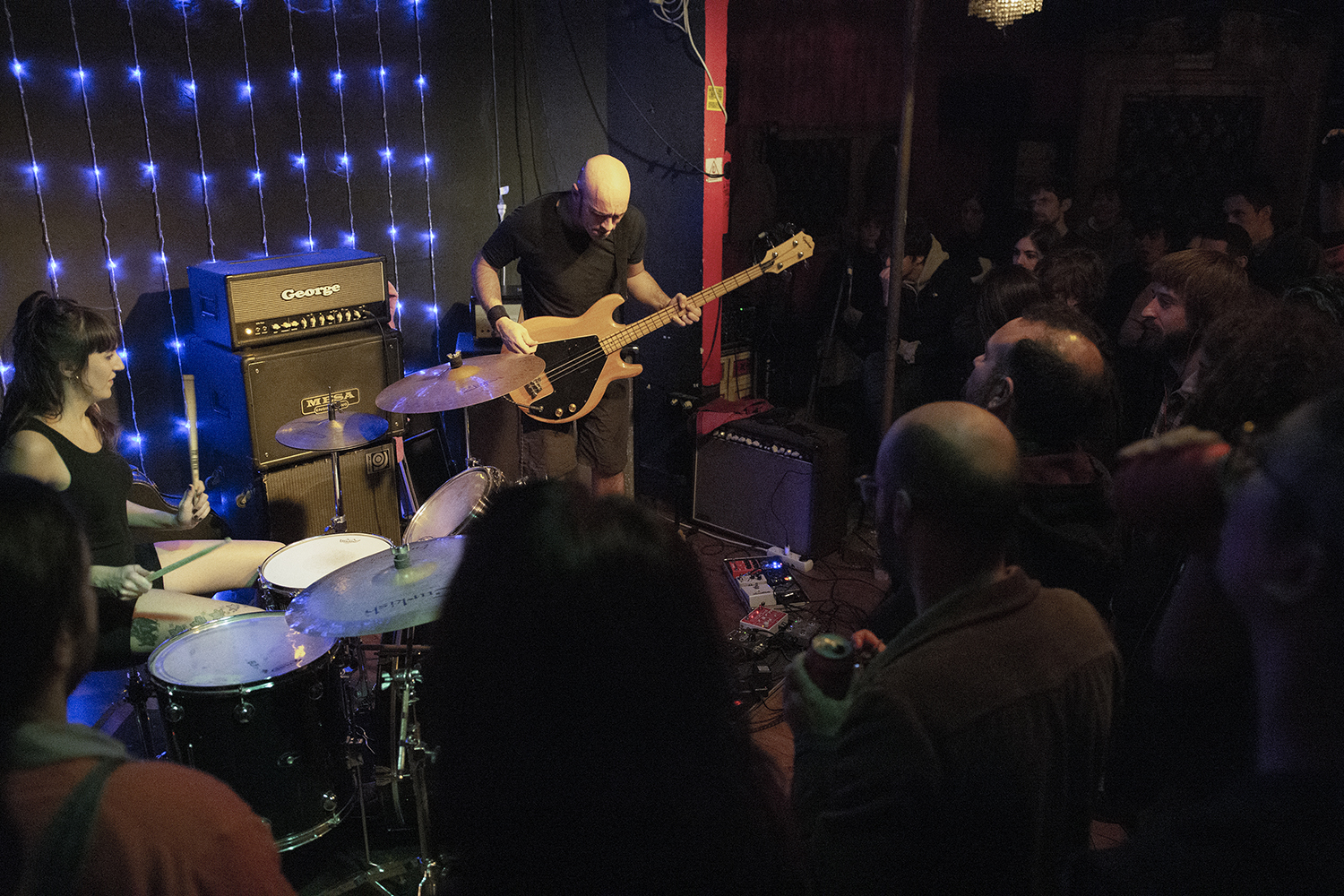 BARCELONA 08/02/2020 Icult. Actuación de los grupos Industrias Orsini y Louis X Armstrong en el bar clandestino La Reina D'Àfrica de Vallcarca.LUGAR: La Reina d’Àfrica de Vallcarca.AUTOR: Manu Mitru