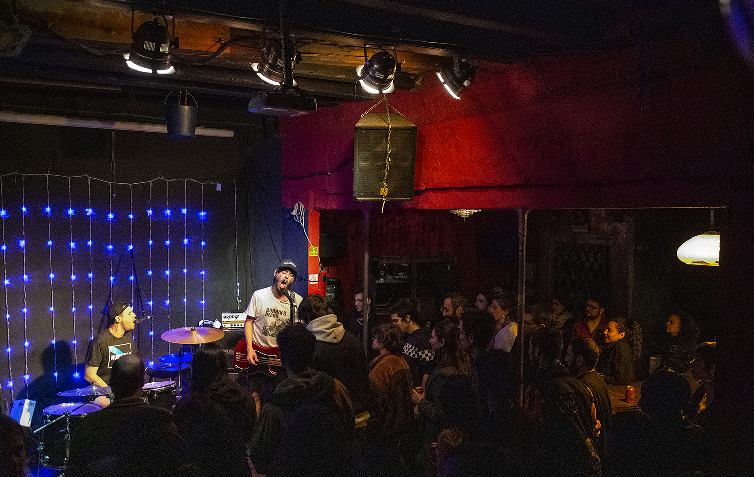 BARCELONA 08/02/2020 Icult. Actuación de los grupos Industrias Orsini y Louis X Armstrong en el bar clandestino La Reina D'Àfrica de Vallcarca.LUGAR: La Reina d’Àfrica de Vallcarca.AUTOR: Manu Mitru