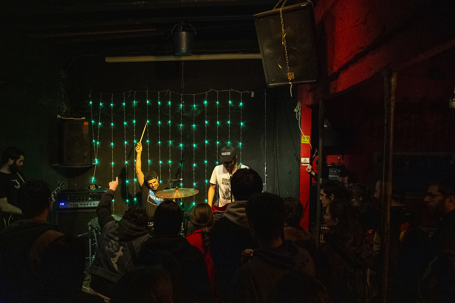 BARCELONA 08/02/2020 Icult. Actuación de los grupos Industrias Orsini y Louis X Armstrong en el bar clandestino La Reina D'Àfrica de Vallcarca.LUGAR: La Reina d’Àfrica de Vallcarca.AUTOR: Manu Mitru