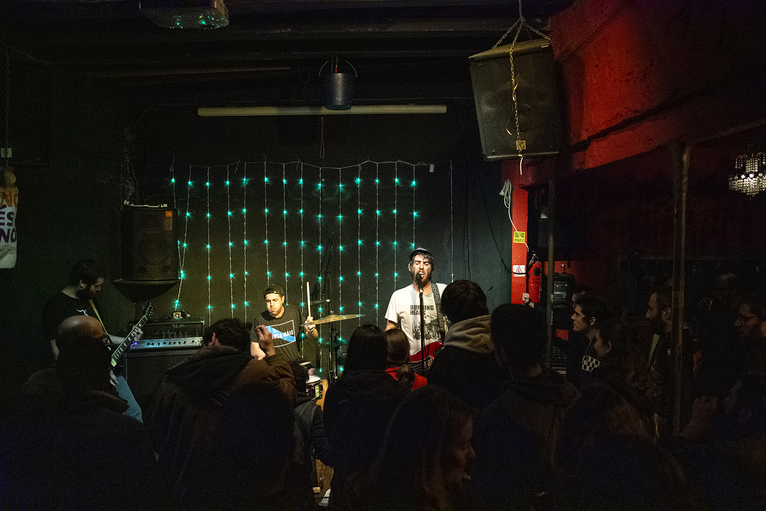 BARCELONA 08/02/2020 Icult. Actuación de los grupos Industrias Orsini y Louis X Armstrong en el bar clandestino La Reina D'Àfrica de Vallcarca.LUGAR: La Reina d’Àfrica de Vallcarca.AUTOR: Manu Mitru