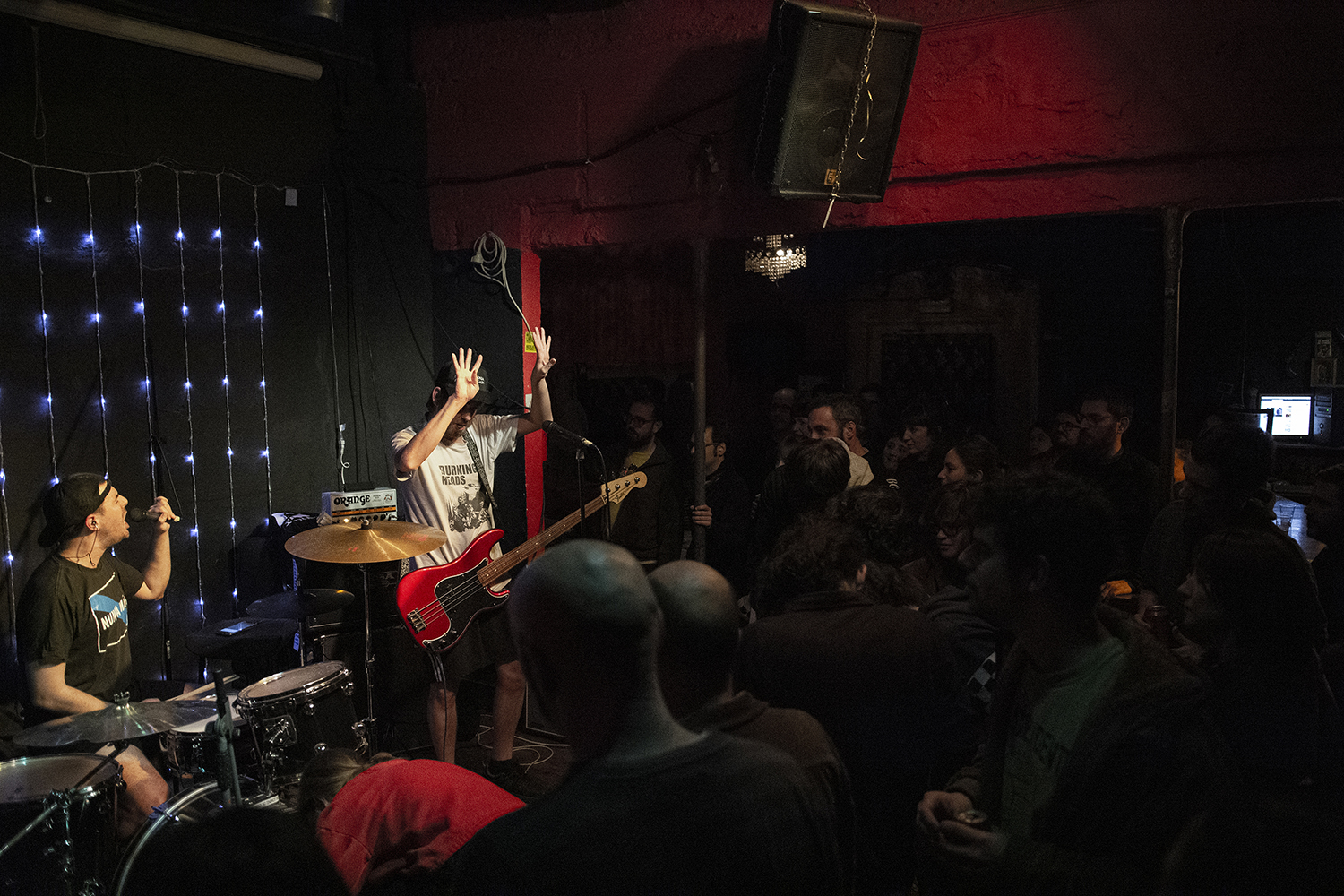 BARCELONA 08/02/2020 Icult. Actuación de los grupos Industrias Orsini y Louis X Armstrong en el bar clandestino La Reina D'Àfrica de Vallcarca.LUGAR: La Reina d’Àfrica de Vallcarca.AUTOR: Manu Mitru