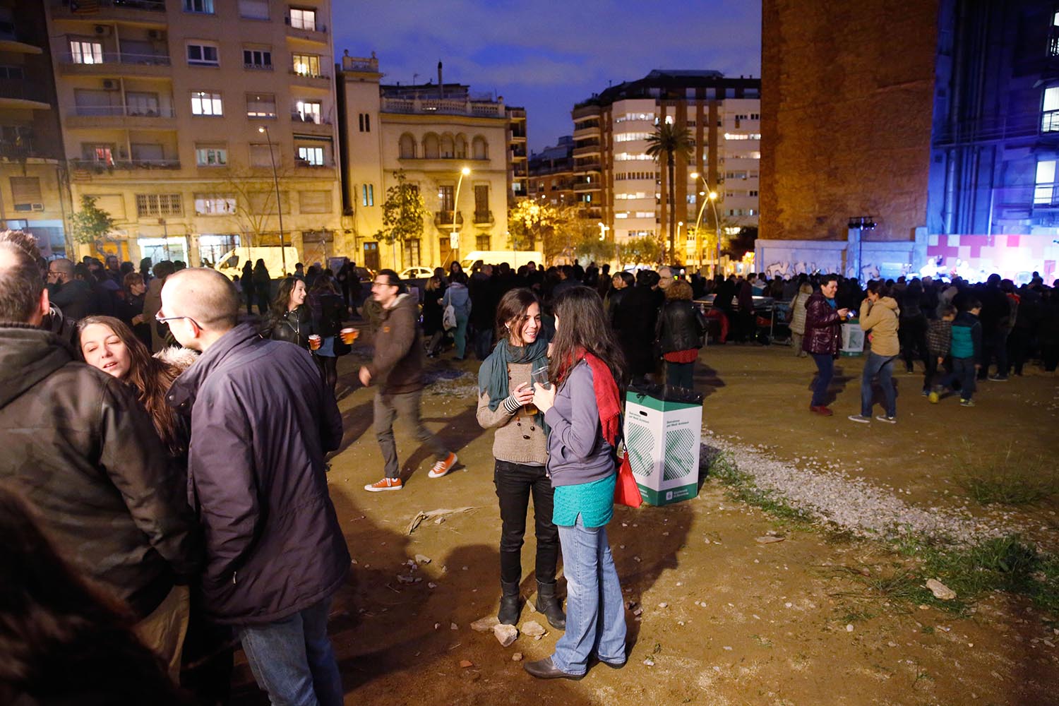 BARCELONA 30/04/2016 Festivalet de record a un rumbero percusionista que va morir l'any passat amb 34 anys i es fa en aquest solar de l'antiga Quirón que gestiona el barri. Av. Mare de Deu de Montserrat, 9 FOTO : ALVARO MONGE