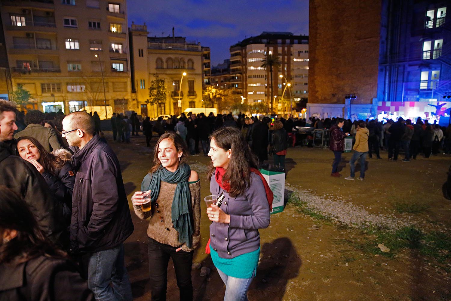 BARCELONA 30/04/2016 Festivalet de record a un rumbero percusionista que va morir l'any passat amb 34 anys i es fa en aquest solar de l'antiga Quirón que gestiona el barri. Av. Mare de Deu de Montserrat, 9 FOTO : ALVARO MONGE