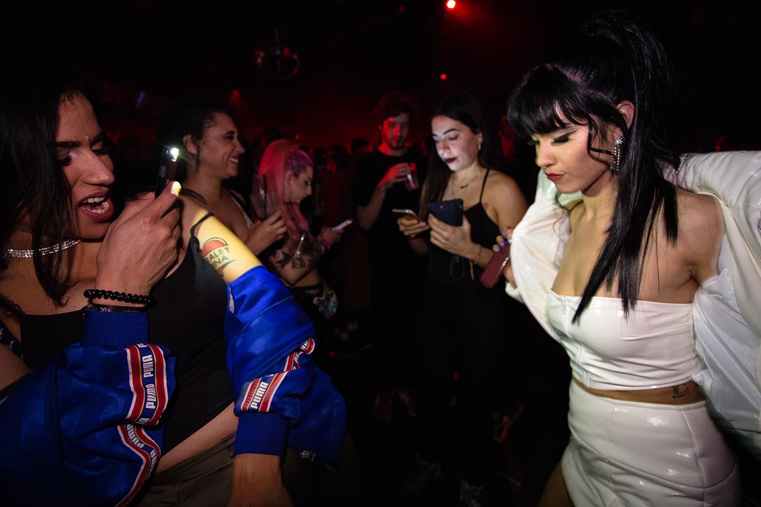 Barcelona - Almogàvers, 122 Sala RAZZMATAZZ. 26/01/18. Icult/ Más Periódico. Jóvenes bailan y disfrutan del Concierto de "La Zowi" cantante de trap y una de las referentes del género. Fotografía de Luay Albasha