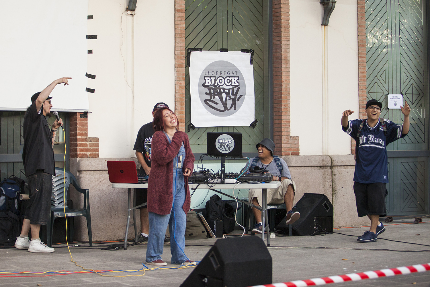 OTROS ESCENARIOS POSIBLESREPORTAJEHOSTAFRANCS BLOCK PARTY EN EL CENTRE CIVIC ESTACIO MAGORIA EN GRAN VIA 247 EN BARCELONAFIESTA DE DISCJOCKEYS ( DJ ) , RAPPEROS , RAP , HIP HOP , GRAFITEROS FOTO MARTI FRADERA