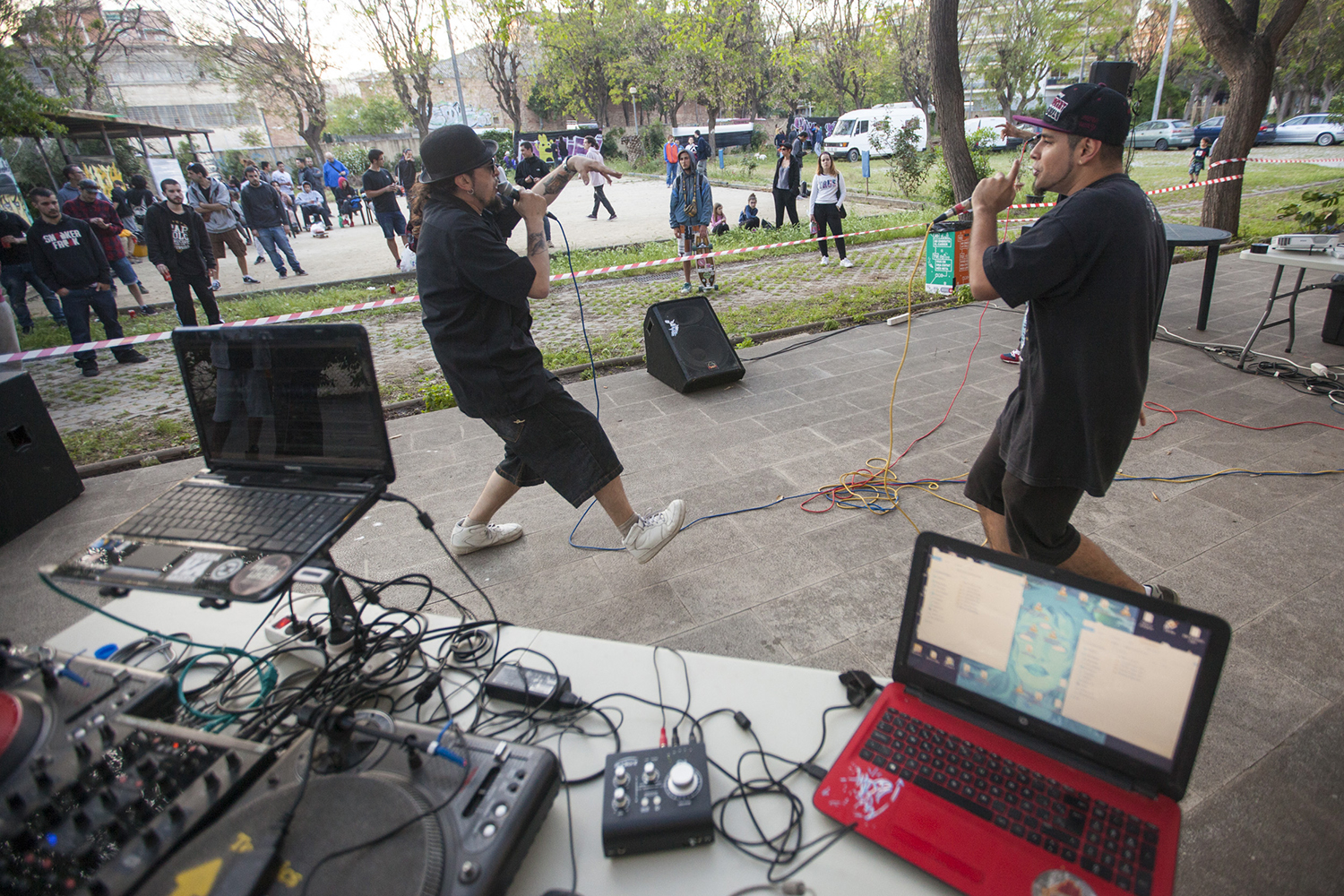 OTROS ESCENARIOS POSIBLESREPORTAJEHOSTAFRANCS BLOCK PARTY EN EL CENTRE CIVIC ESTACIO MAGORIA EN GRAN VIA 247 EN BARCELONAFIESTA DE DISCJOCKEYS ( DJ ) , RAPPEROS , RAP , HIP HOP , GRAFITEROS FOTO MARTI FRADERA