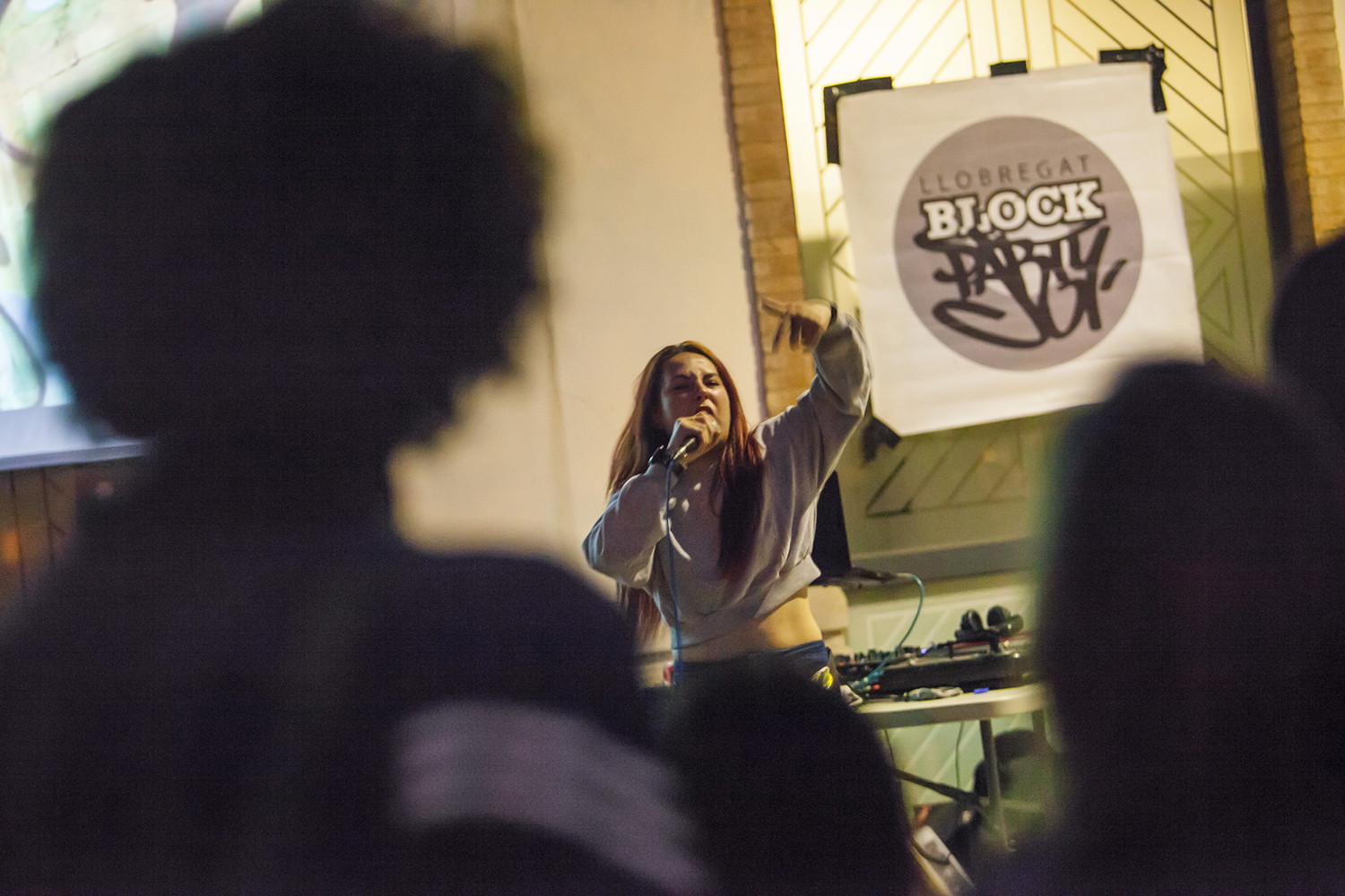 OTROS ESCENARIOS POSIBLESREPORTAJEHOSTAFRANCS BLOCK PARTY EN EL CENTRE CIVIC ESTACIO MAGORIA EN GRAN VIA 247 EN BARCELONAFIESTA DE DISCJOCKEYS ( DJ ) , RAPPEROS , RAP , HIP HOP , GRAFITEROS FOTO MARTI FRADERA