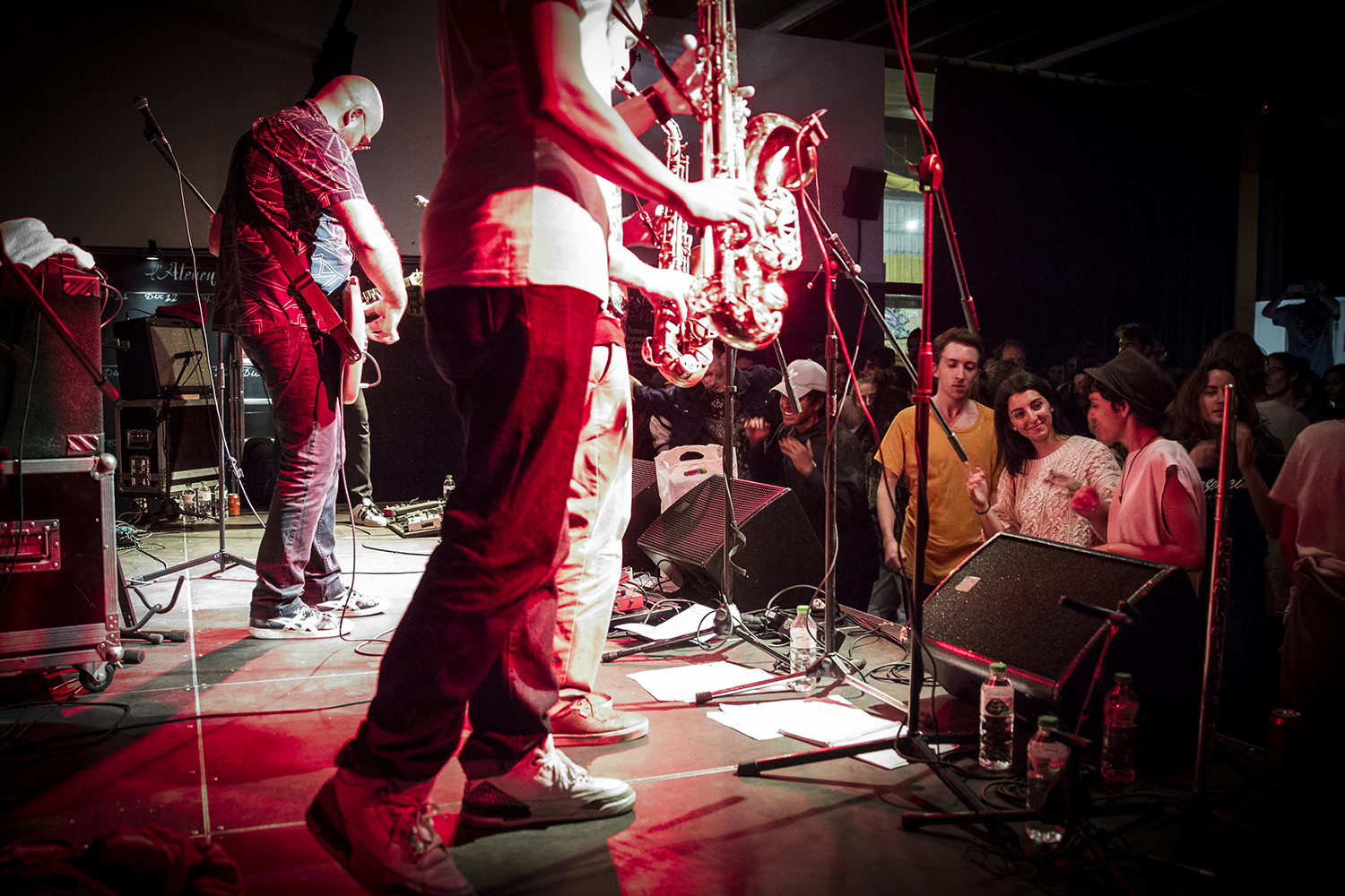 Barcelona 14-10-2016.- Block Party amb música en viu i ballarins de breakdance a l'Ateneu de Nou Barris. Foto Carlos Montanyes
