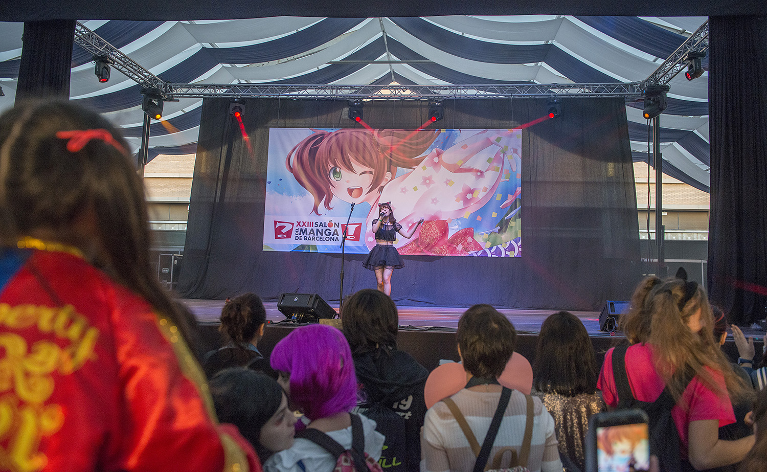 BARCELONA. 01.11.2017XXIII Salon del Manga en la Fira Montjuic. Para seccion Otros Escenarios. Actuacion de Airii Yami en la Plaza del Univers. FOTO FERRAN SENDRA